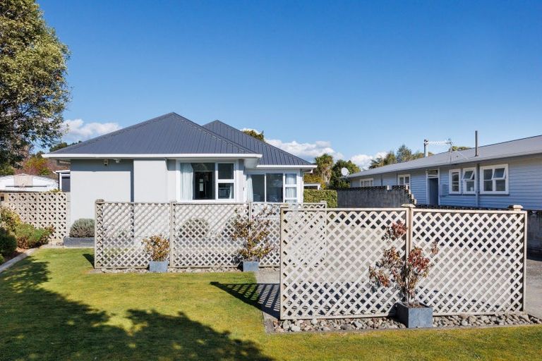 Photo of property in 37 Parkland Crescent, Terrace End, Palmerston North, 4410