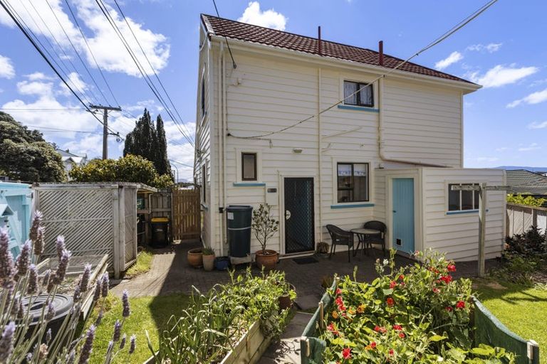 Photo of property in 31 Queens Drive, Kilbirnie, Wellington, 6022
