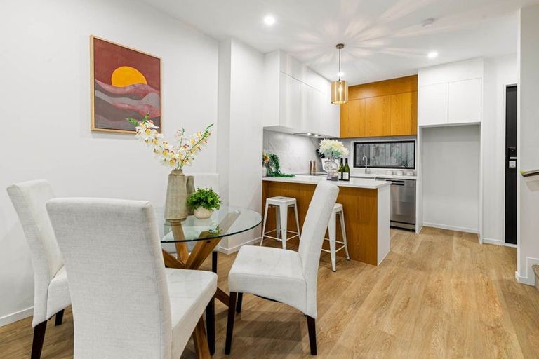 Photo of property in 208e Ti Rakau Drive, Pakuranga Heights, Auckland, 2010