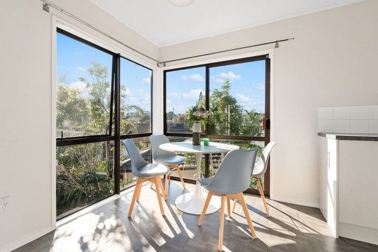 Photo of property in 10 Rena Place, West Harbour, Auckland, 0618