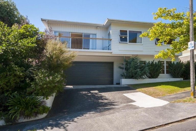 Photo of property in 2 Volkner Grove, Waterloo, Lower Hutt, 5011