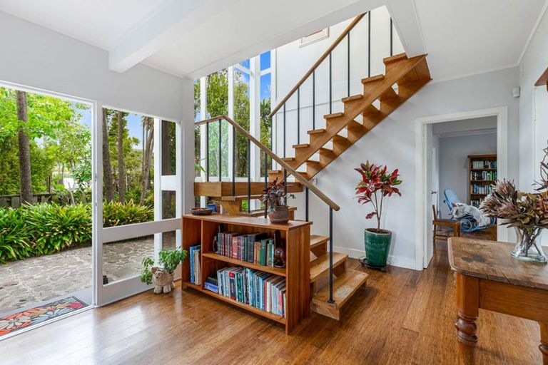 Photo of property in 42 Konini Road, Titirangi, Auckland, 0604