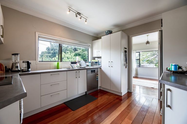Photo of property in 17 Margan Avenue, New Lynn, Auckland, 0600