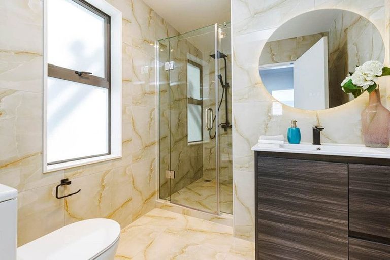 Photo of property in 100 Seymour Road, Sunnyvale, Auckland, 0612