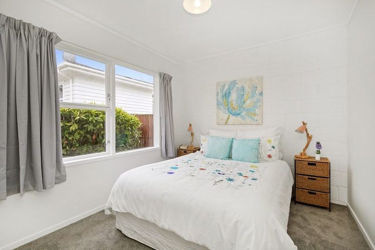 Photo of property in 9 Redwood Avenue, Tawa, Wellington, 5028