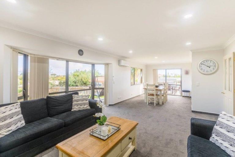 Photo of property in 6 Shearwater Rise, Paraparaumu Beach, Paraparaumu, 5032
