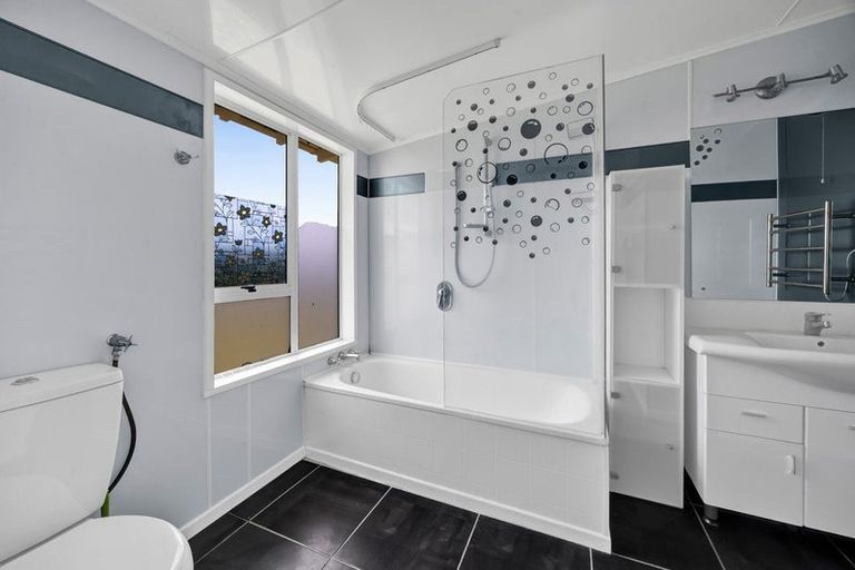 Photo of property in 45 Mcalpine Road, Hawera, 4672