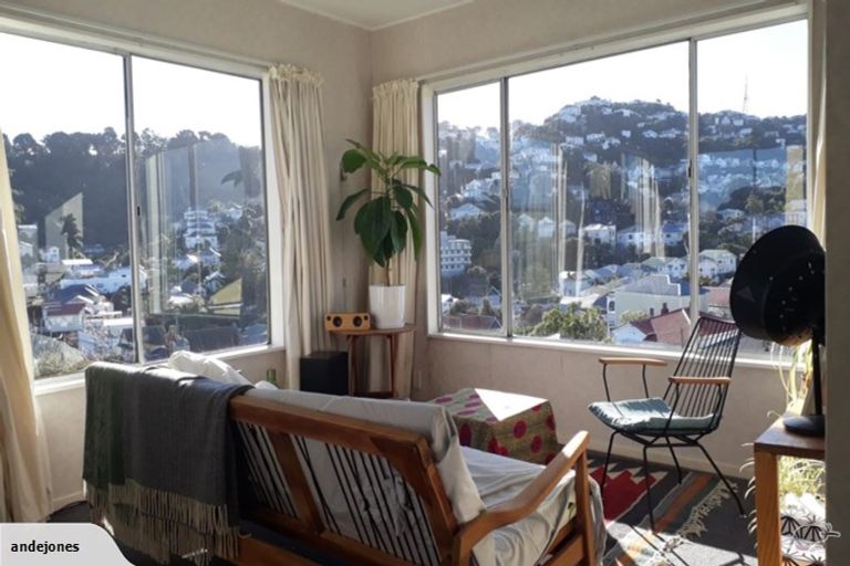 Photo of property in 2 Overtoun Terrace, Hataitai, Wellington, 6021