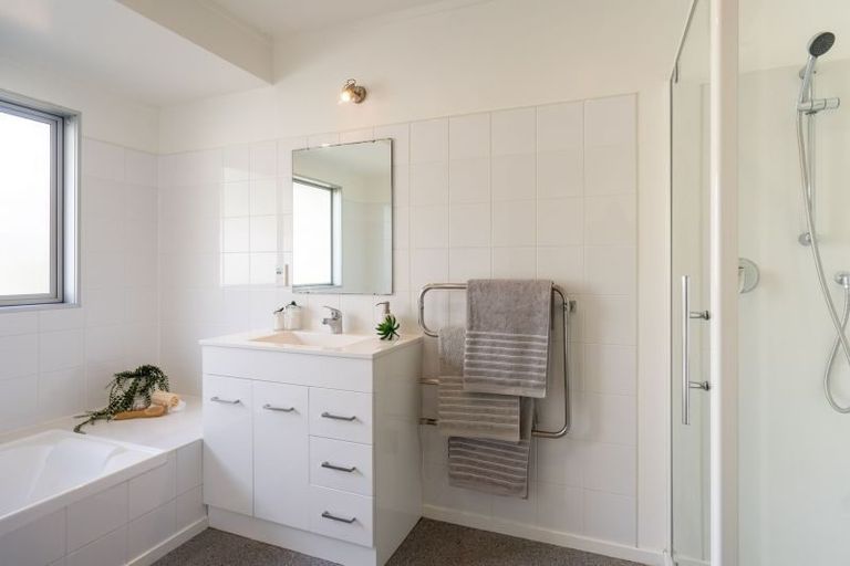 Photo of property in 52 Rutherford Drive, Waikanae Beach, Waikanae, 5036