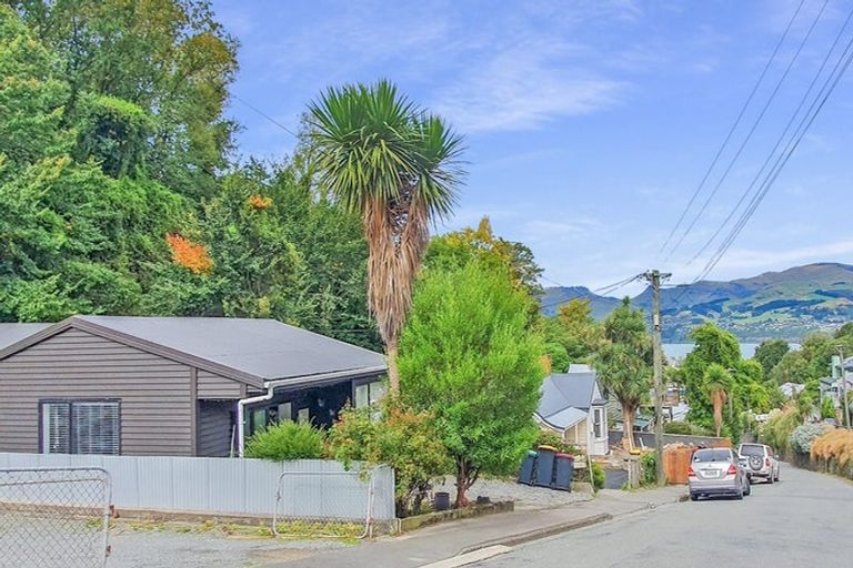 Photo of property in 38 Hawkhurst Road, Lyttelton, 8082