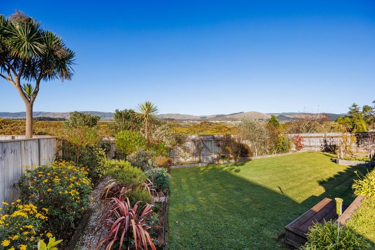 Photo of property in 12 Ron Place, Fitzherbert, Palmerston North, 4410