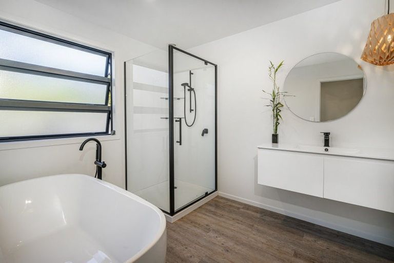 Photo of property in 128 Kupe Drive, Whitianga, 3510