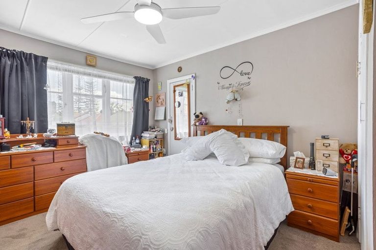 Photo of property in 15a Sarona Avenue, Glen Eden, Auckland, 0602