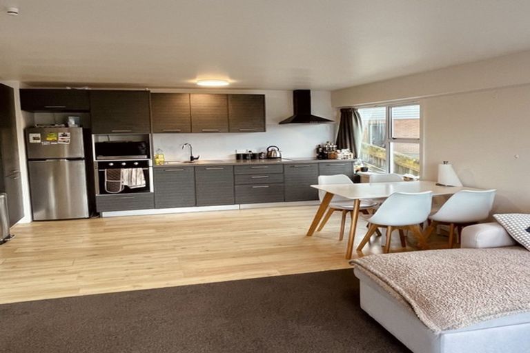 Photo of property in 32u2 Akaroa Drive, Maupuia, Wellington, 6022