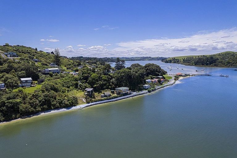 Photo of property in 2 High Street, Pahi, Paparoa, 0571