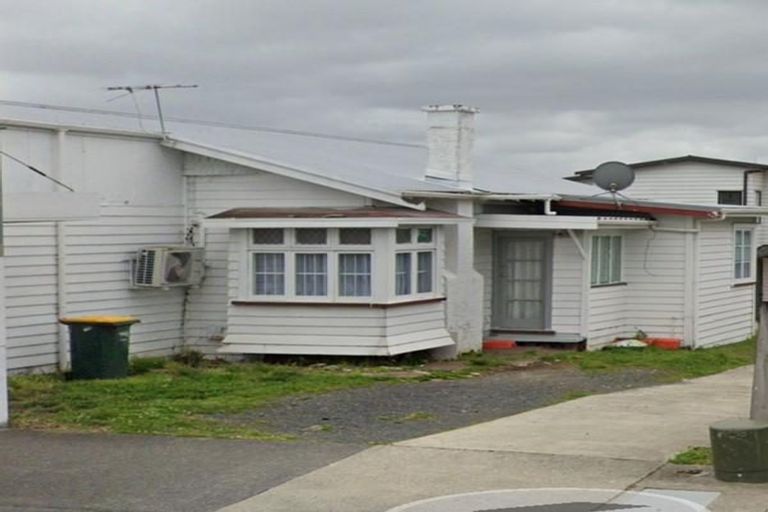 Photo of property in 3157 Great North Road, New Lynn, Auckland, 0600