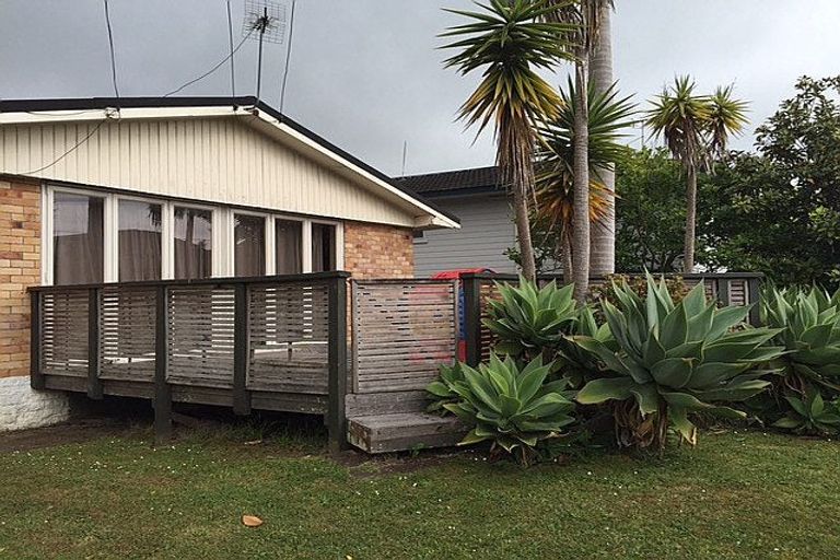Photo of property in 1/105 Clovelly Road, Bucklands Beach, Auckland, 2012