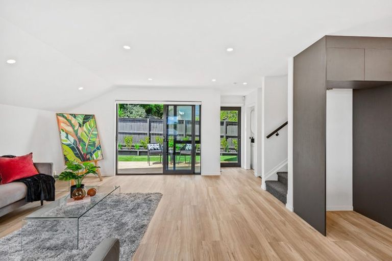 Photo of property in 7/13 Fairdale Place, Birkdale, Auckland, 0626