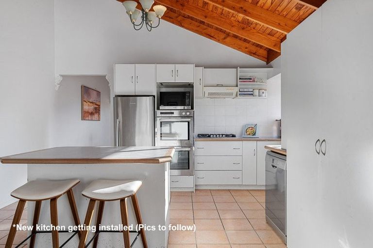 Photo of property in 8 Rarahu Place, The Gardens, Auckland, 2105