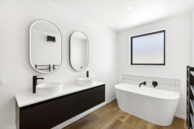 Photo of property in Northlake, 10 Linnburn Road, Wanaka, 9305