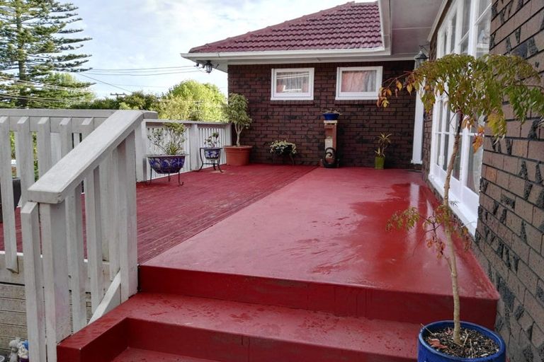 Photo of property in 31 Fruitvale Road, New Lynn, Auckland, 0600