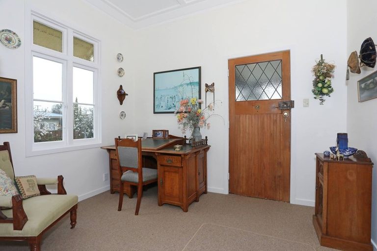 Photo of property in 12 Wanganui Road, Marton, 4710
