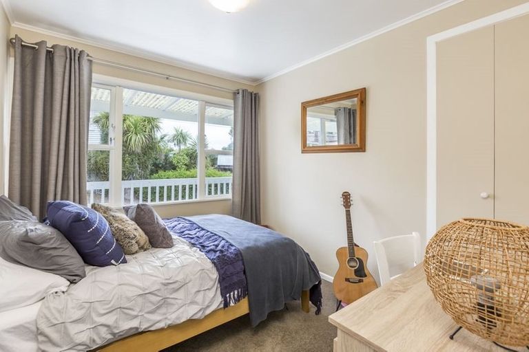 Photo of property in 1/19 Limmer Place, Browns Bay, Auckland, 0632