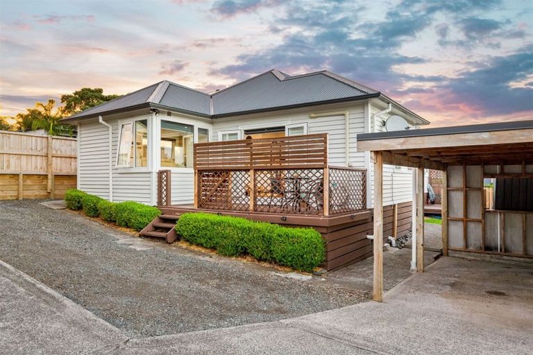 Photo of property in 1/132 Edmonton Road, Te Atatu South, Auckland, 0610