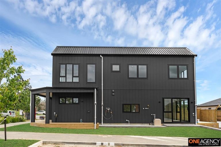 Photo of property in 18 Waimarie Drive, Karaka, 2578