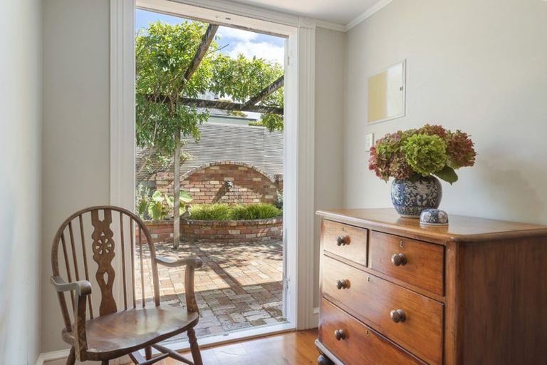 Photo of property in 6 Glade Place, Birkenhead, Auckland, 0626