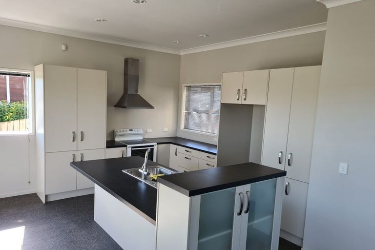 Photo of property in 42a Sunset Road, Unsworth Heights, Auckland, 0632