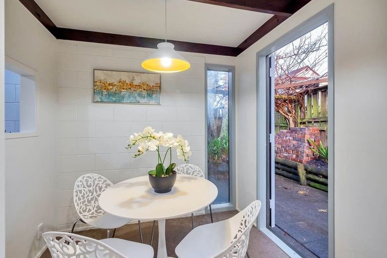 Photo of property in 2/5 Putney Place, Ranui, Auckland, 0612