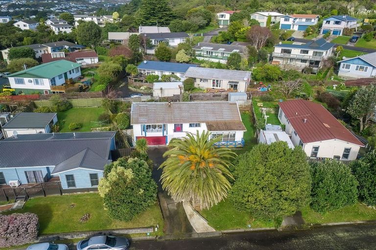Photo of property in 27 Hicks Close, Whitby, Porirua, 5024
