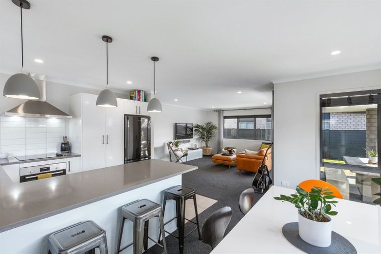 Photo of property in 3 Shearwater Lane, Whitby, Porirua, 5024