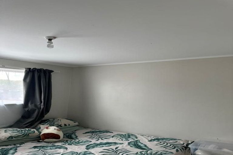 Photo of property in 81 Edmonton Road, Henderson, Auckland, 0612