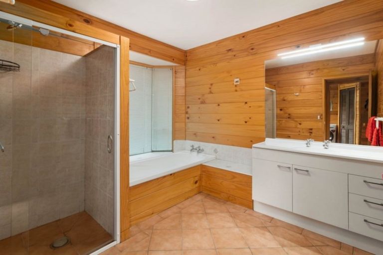 Photo of property in 10 Icarus Place, Sunnybrook, Rotorua, 3015