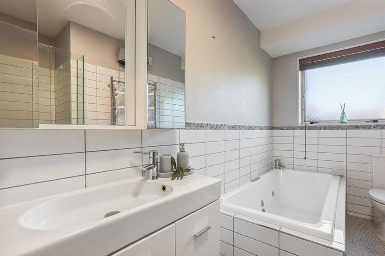 Photo of property in 9 Thoresby Mews, Avonhead, Christchurch, 8042