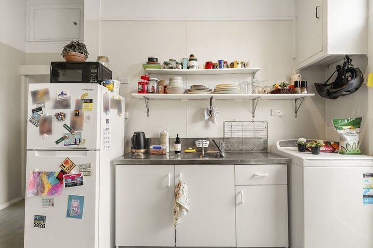 Photo of property in 25 Myrtle Crescent, Mount Cook, Wellington, 6021