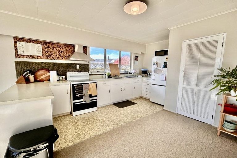 Photo of property in 24 Kent Terrace, Taradale, Napier, 4112