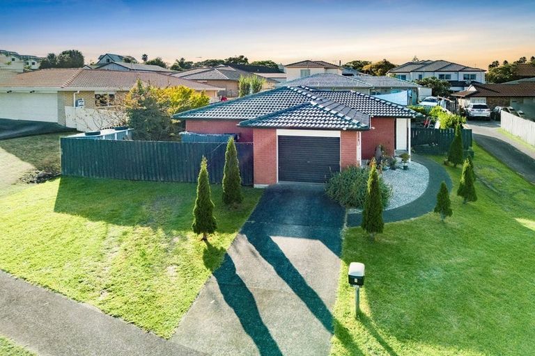 Photo of property in 9 Eloise Place, Clendon Park, Auckland, 2103