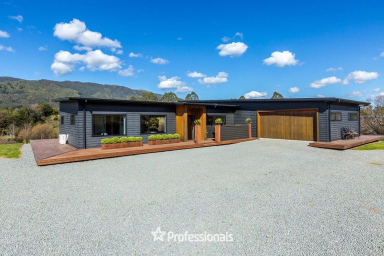 Photo of property in 49 Mount Marua Drive, Maymorn, Upper Hutt, 5018