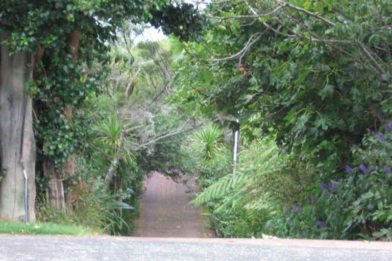 Photo of property in 2/106 Island Bay Road, Beach Haven, Auckland, 0626