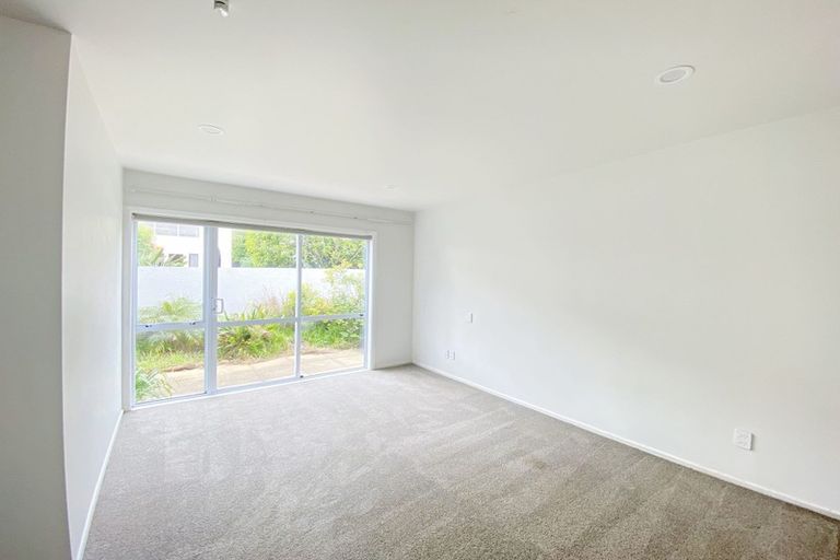 Photo of property in 1/7 Musick Point Road, Bucklands Beach, Auckland, 2012