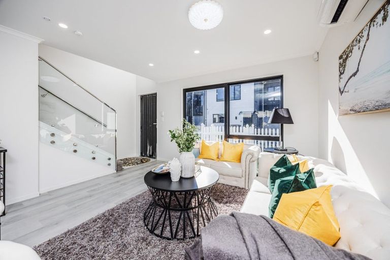 Photo of property in 38b Seymour Road, Sunnyvale, Auckland, 0612