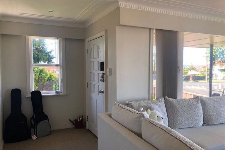 Photo of property in 90 Golf Road, New Lynn, Auckland, 0600