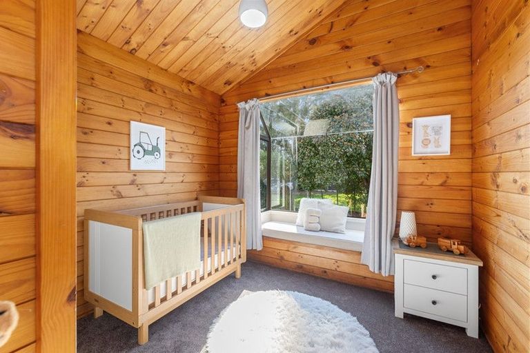 Photo of property in 802 Waitakere Road, Kumeu, 0891