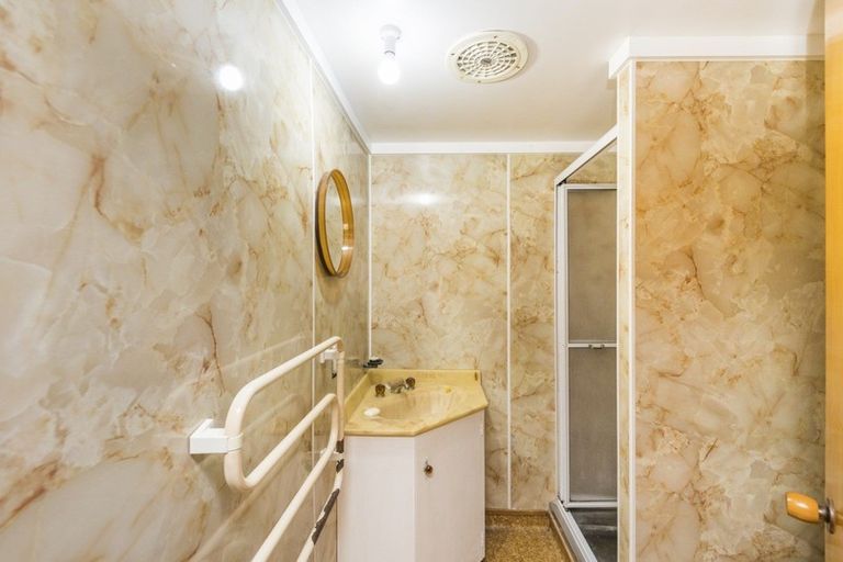 Photo of property in 6 Grange Place, Milson, Palmerston North, 4414