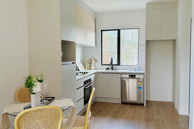 Photo of property in 3/442 Old Te Atatu Road, Te Atatu Peninsula, Auckland, 0610