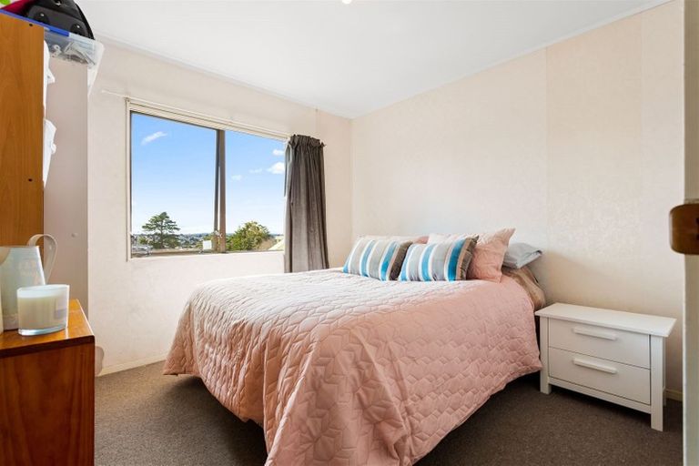 Photo of property in 8 Garton Drive, Massey, Auckland, 0614