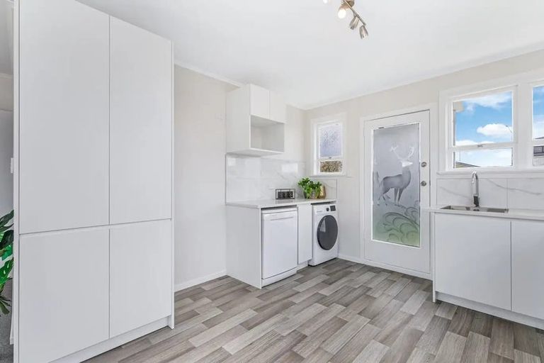 Photo of property in 28a Michelle Place, Mangere, Auckland, 2022